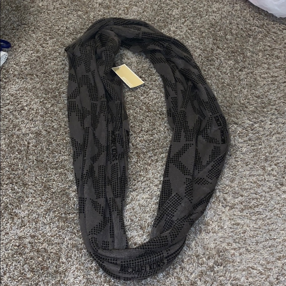 Brand new Michael Kors infirmity scarf